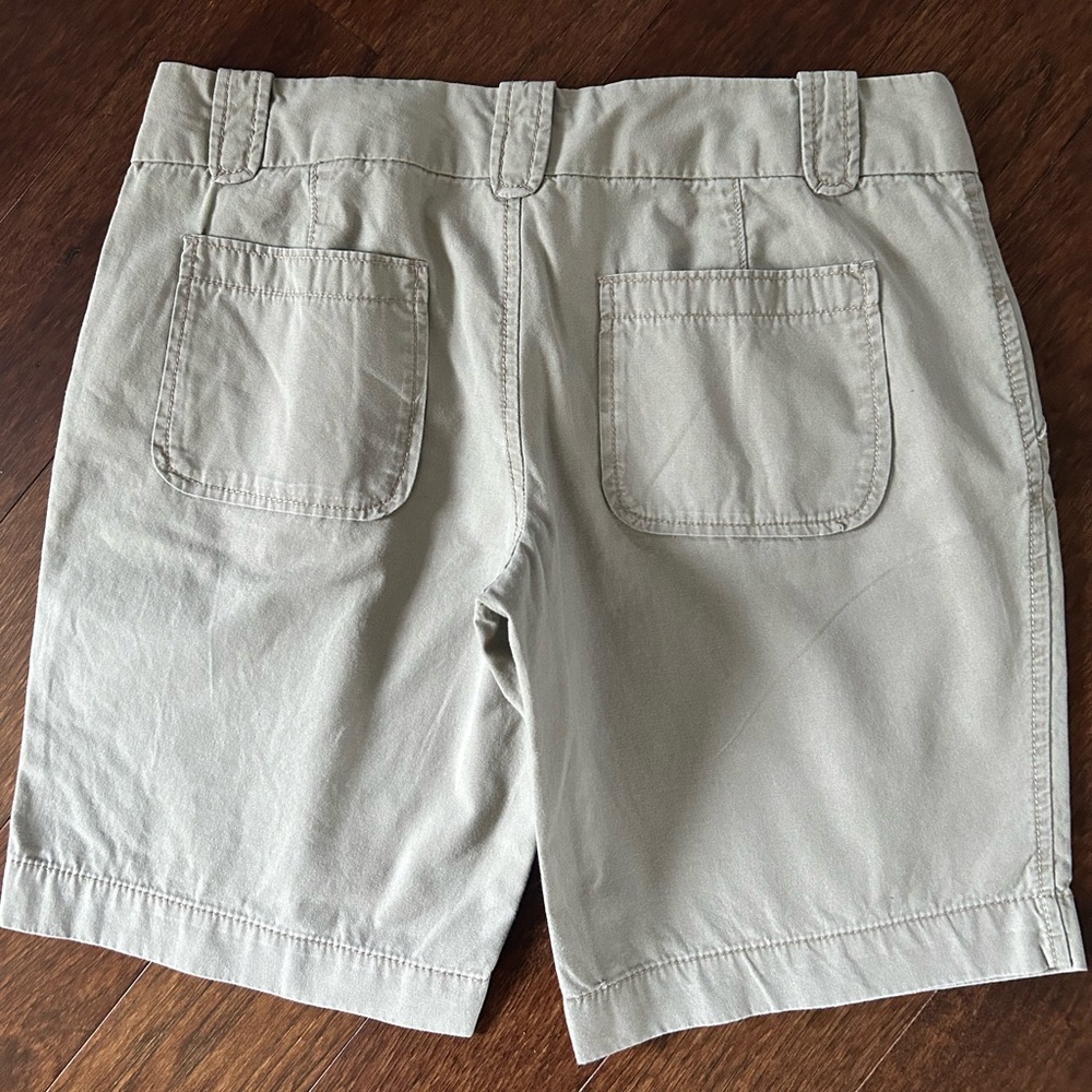 WOMENS OLD NAVY BERMUDA OLIVE GREEN SHORTS SIZE 6